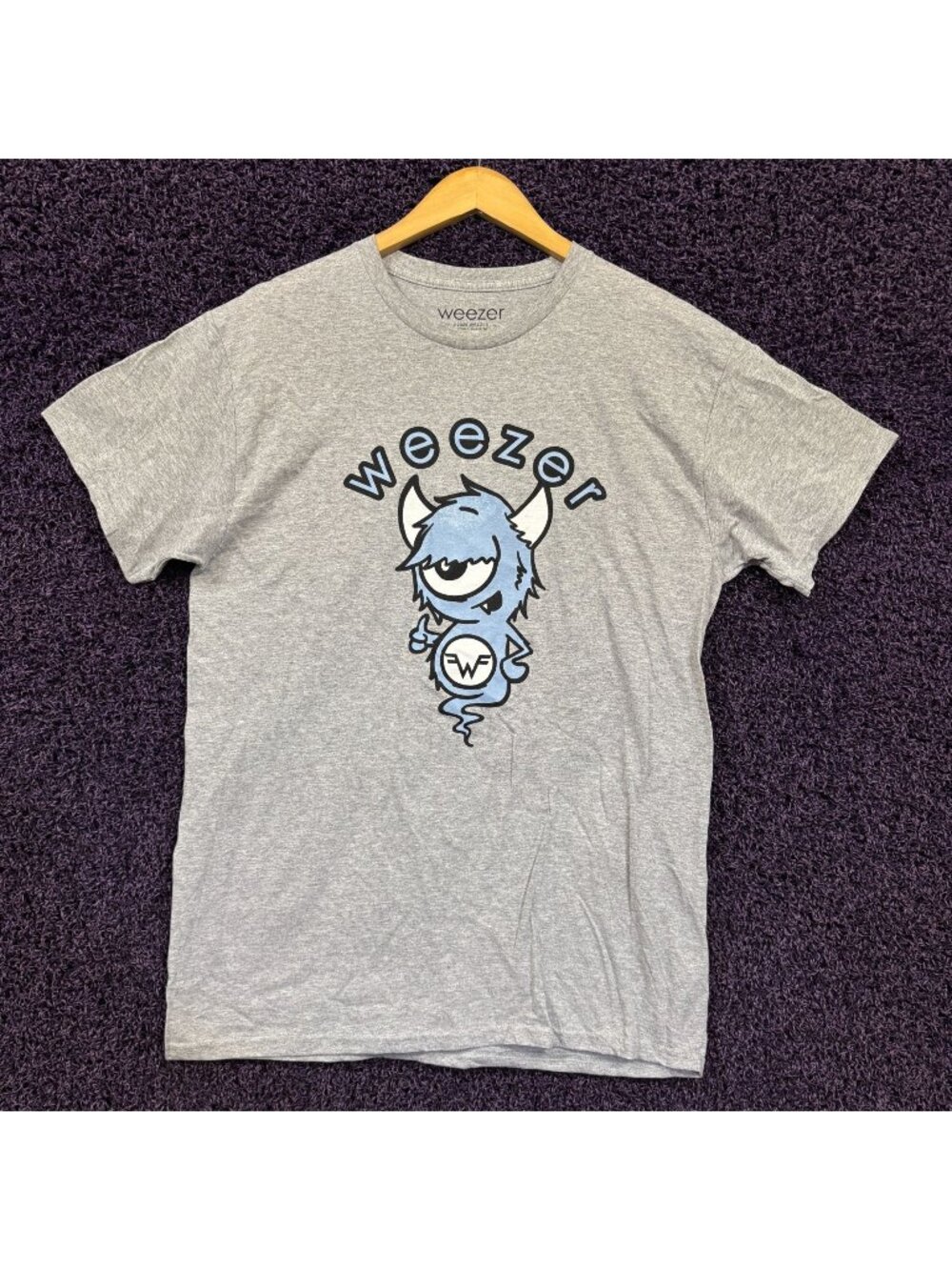 Weezer Thumbs Up Monster T-Shirt Size Medium